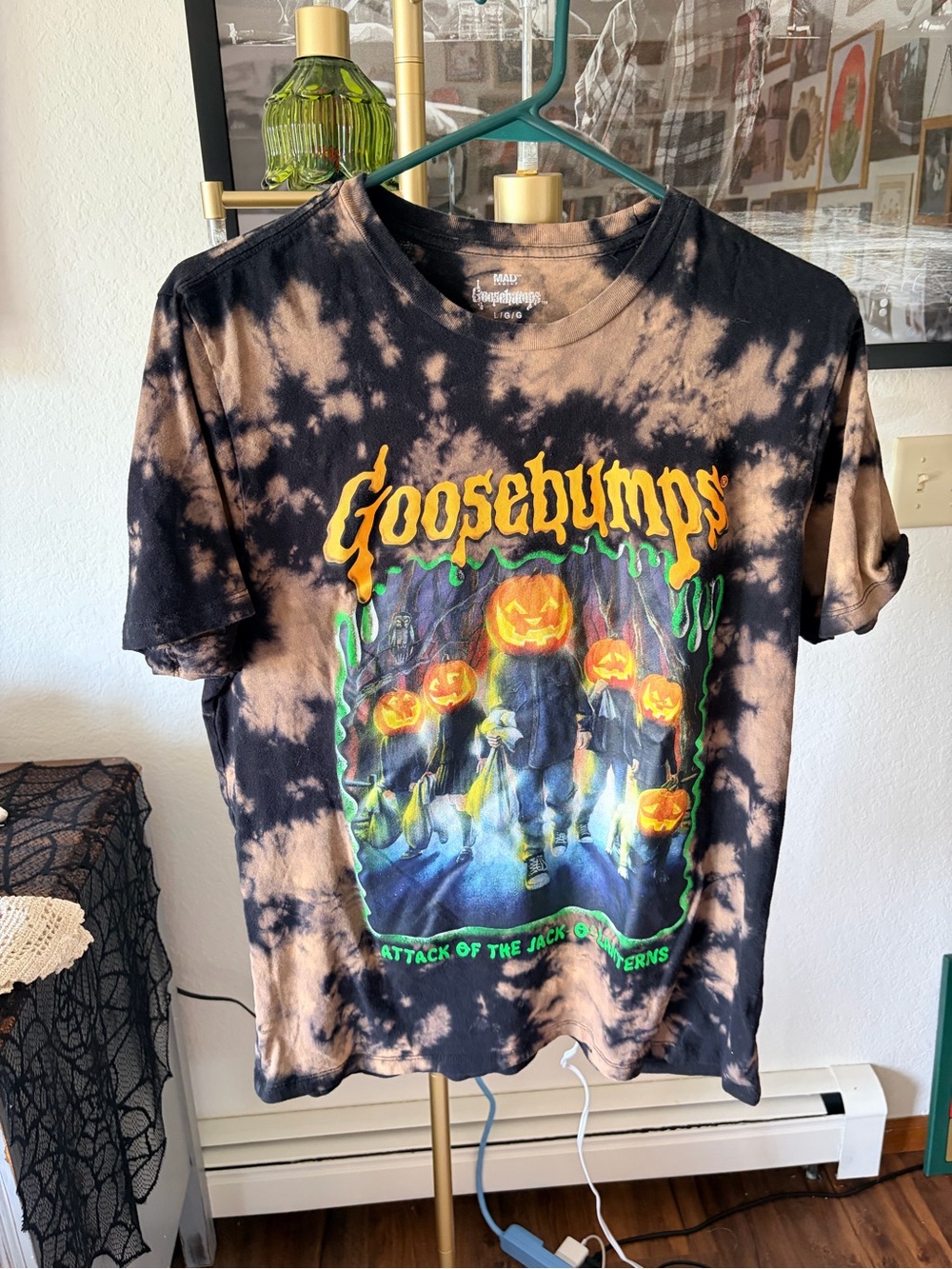 Goosebumps Tie Dye Women’s Tshirt size large